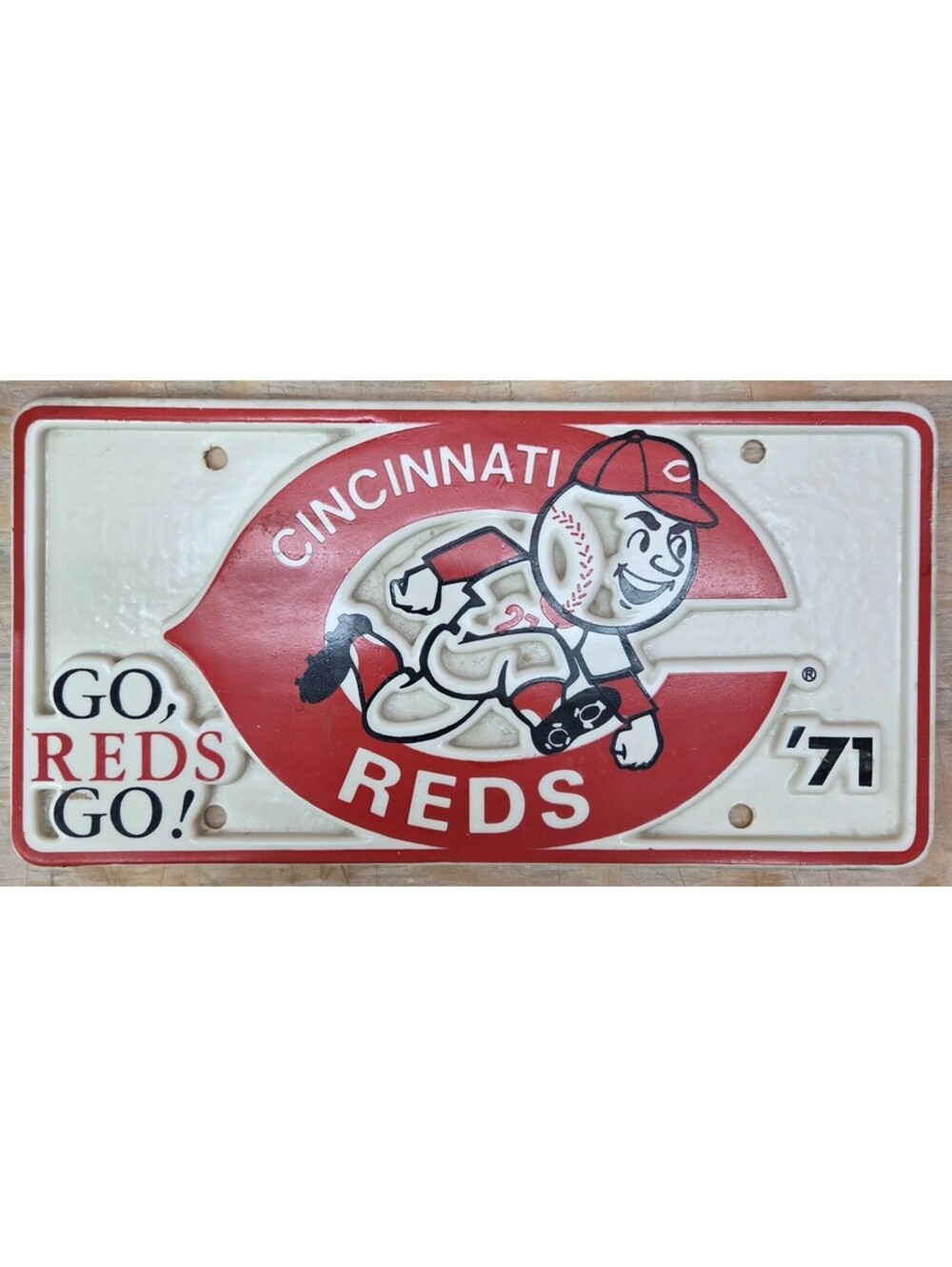 Vintage 1971 Cincinnati Reds Mr. Red Running Man Plastic License Plate Sign